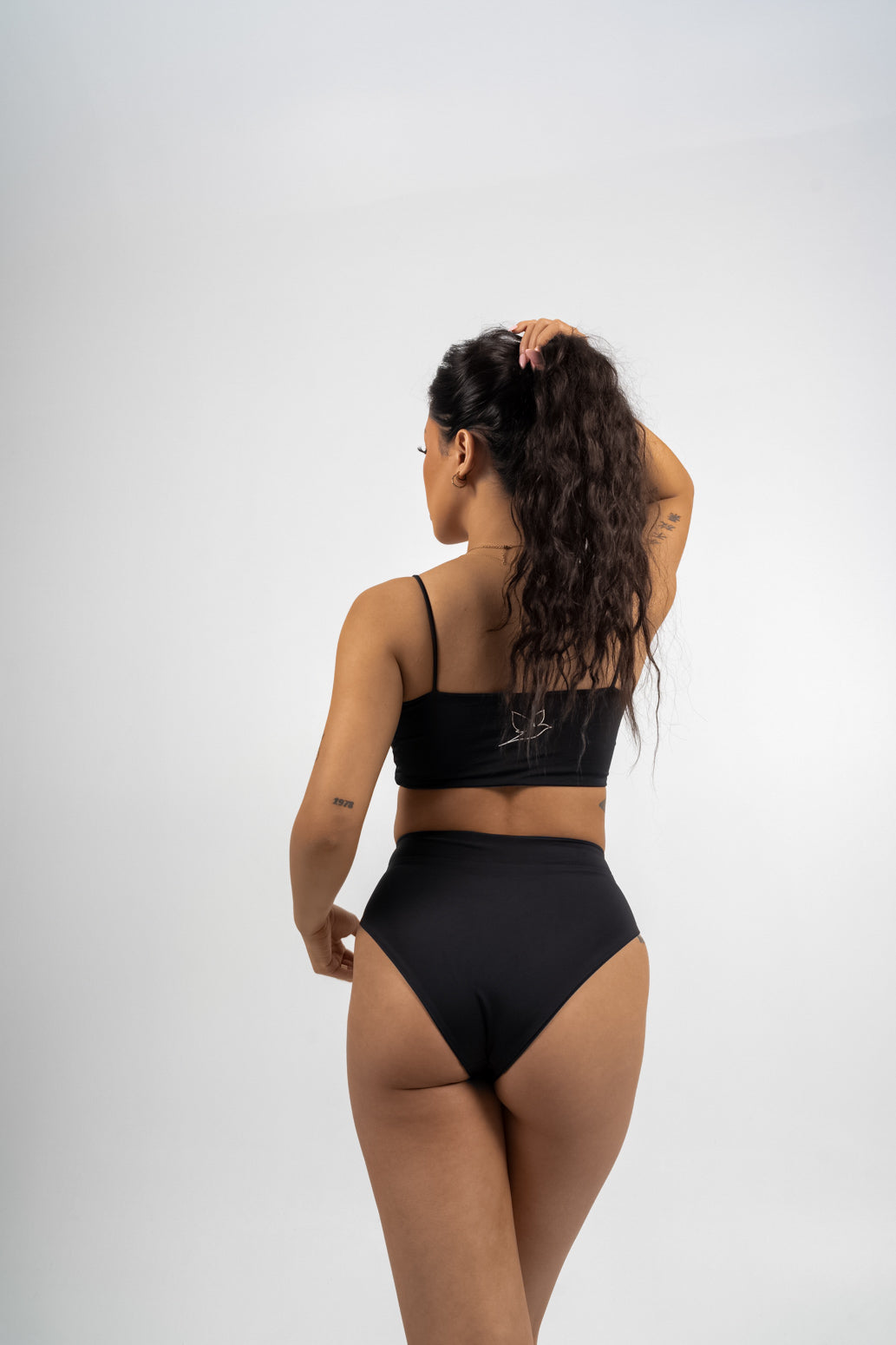 1033 - Black bottoms