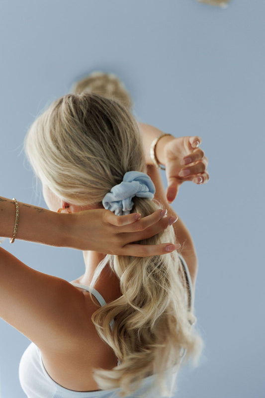 1039 - Blue pointelle scrunchie