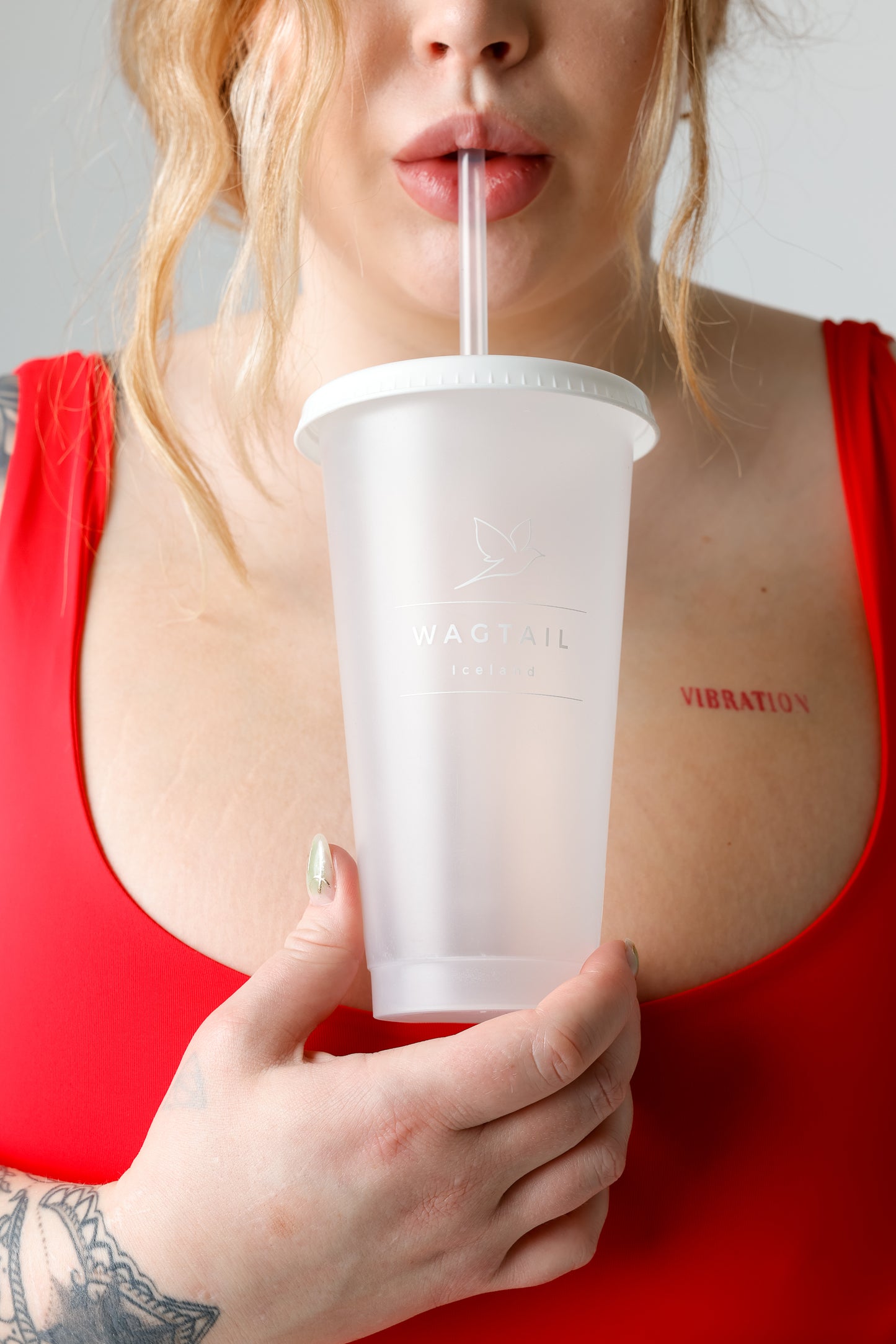 1012 - Cup with straw 700ml