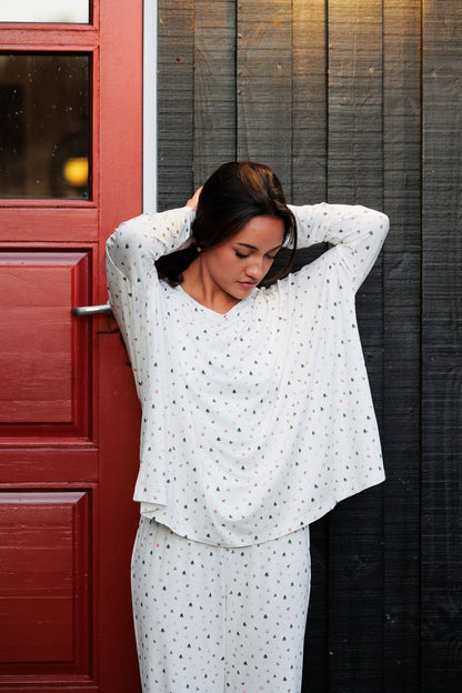 1051 - Christmas print bamboo oversized t-shirt (long sleeve)