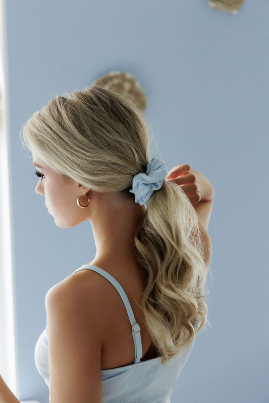 1039 - Blue pointelle scrunchie