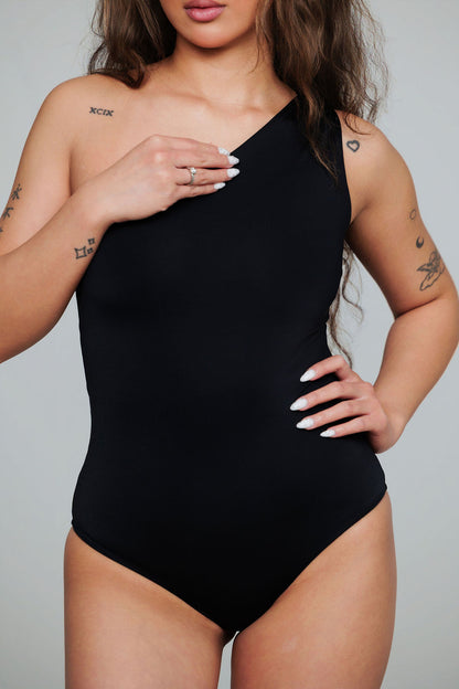 1000 - Black swimsuit
