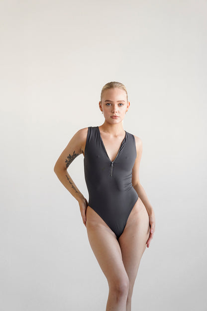 1005 - Gray swimsuit